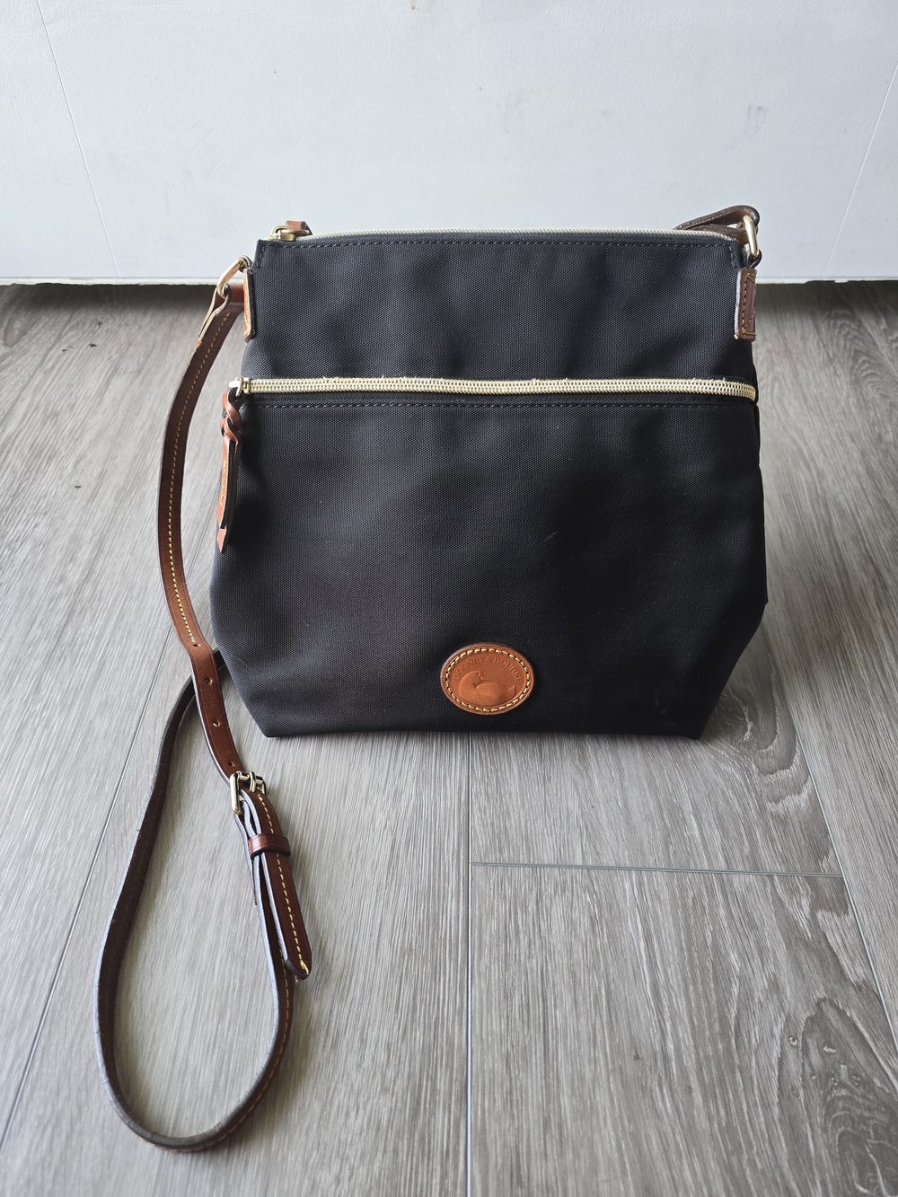 Dooney & Bourke Black Nylon Crossbody Bag Tan Leather Trim Red Lining Gold Zip